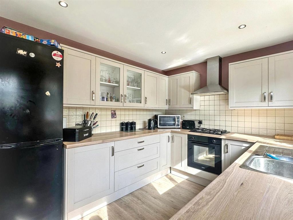 Property photo 2 of 25 Kitchen Diner