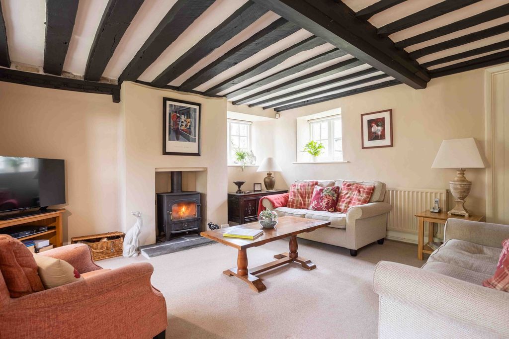 Property photo 3 of 40 Sitting Room
