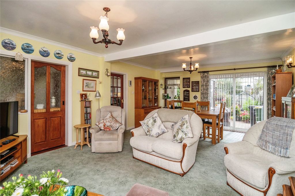 Property photo 3 of 16 Living Room