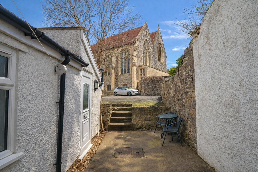 Property photo 2 of 10