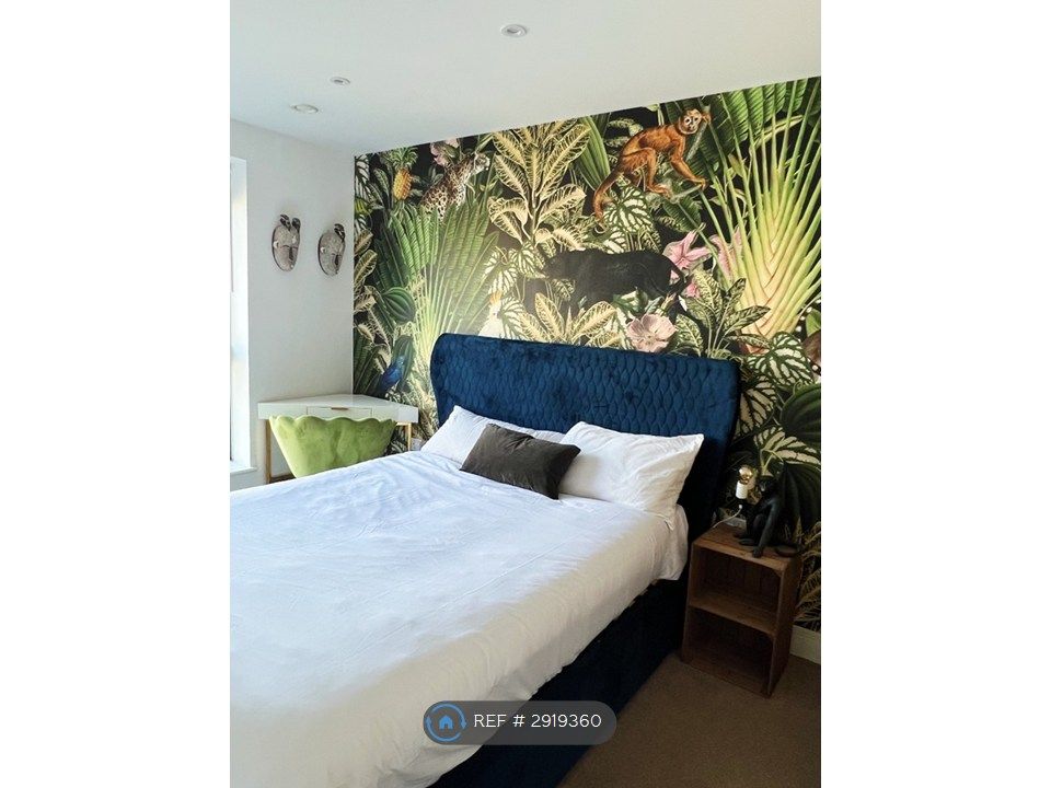 Property photo 2 of 16 Main Bedroom