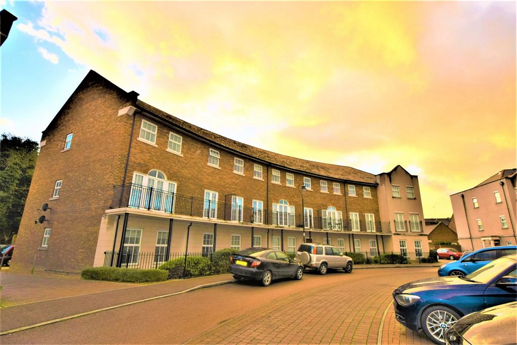 Property photo 1 of 18 Front Building