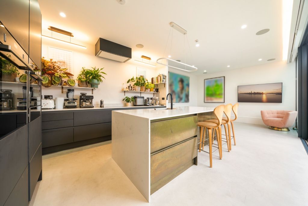 Property photo 3 of 20 4165216