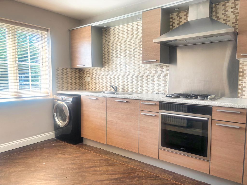 Property photo 3 of 11 Kitchen