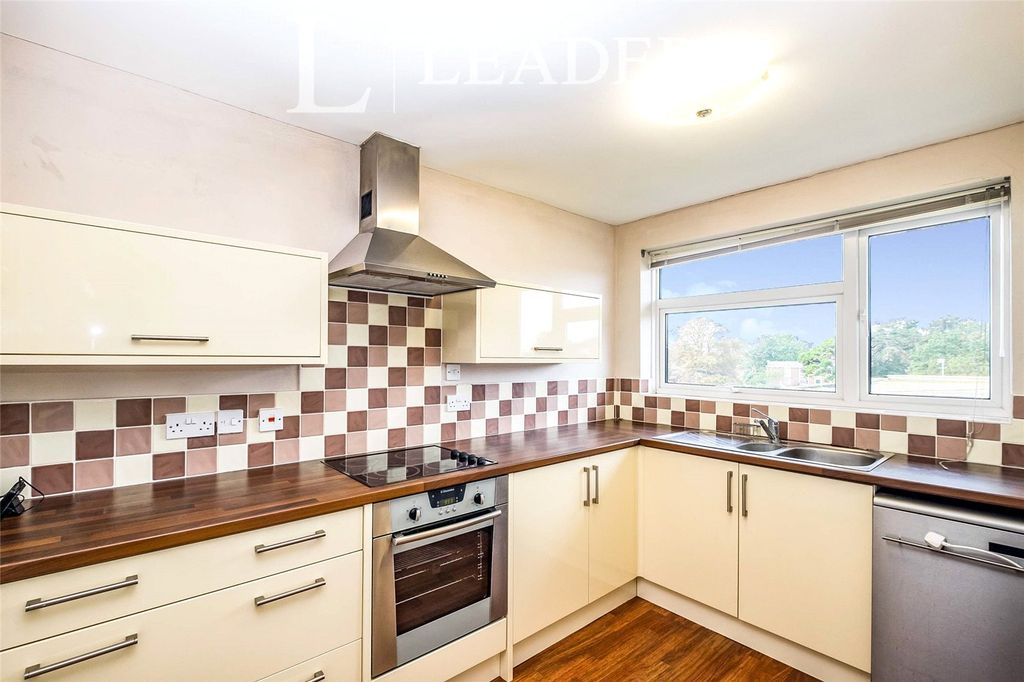 Property photo 3 of 12 Kitchen