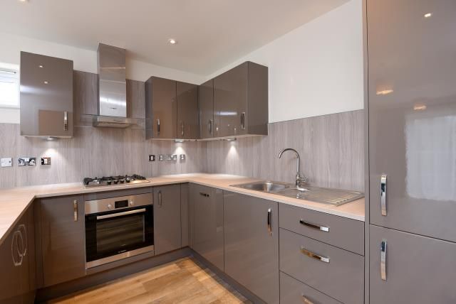 Property photo 2 of 10 Kitchen