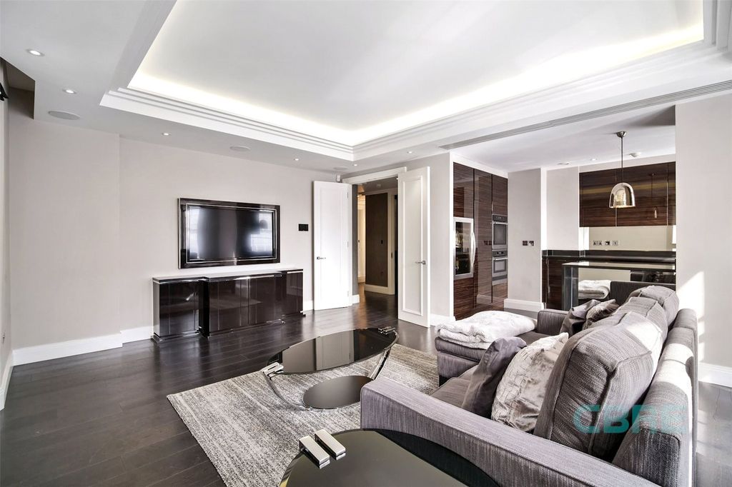 Property photo 3 of 15 Chantrey House