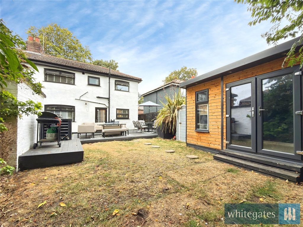 Property photo 2 of 23 Picture No. 16