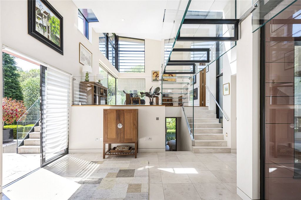 Property photo 3 of 24 Entrance Hall