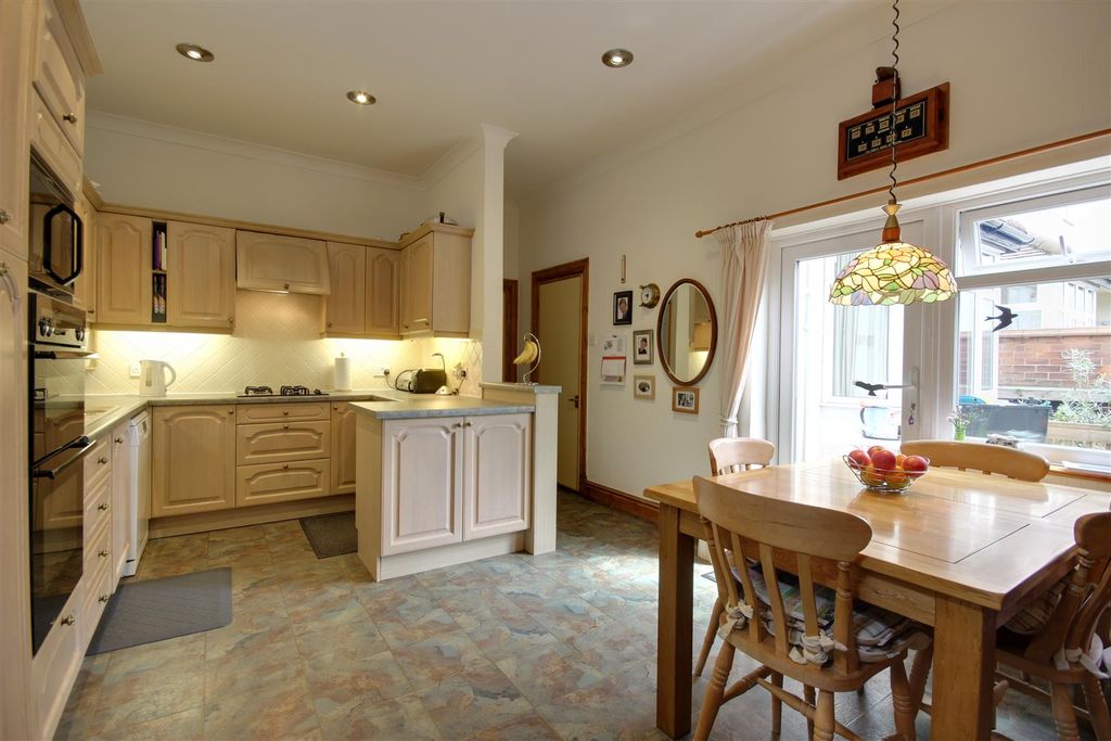 Property photo 2 of 19 Breakfast Kitchen