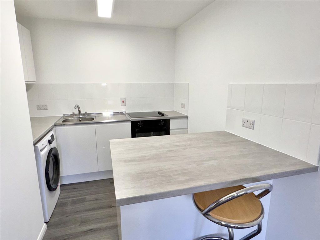 Property photo 2 of 9 Kitchen