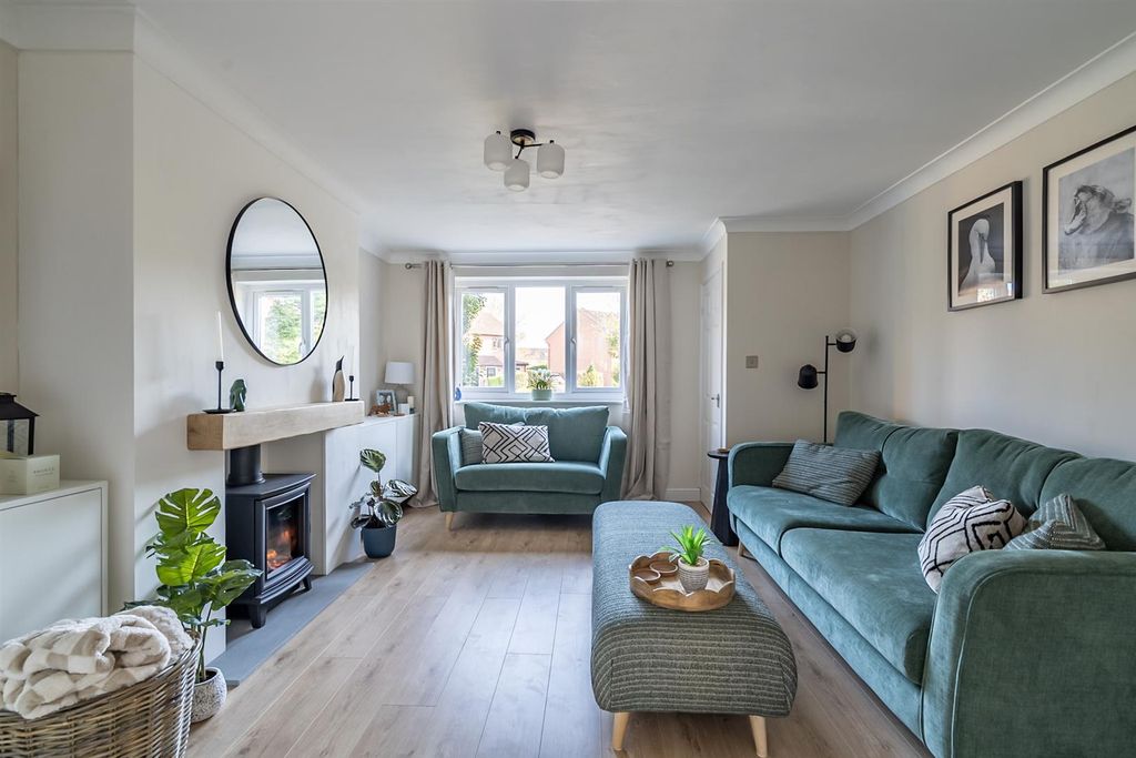 Property photo 3 of 16 Living Room