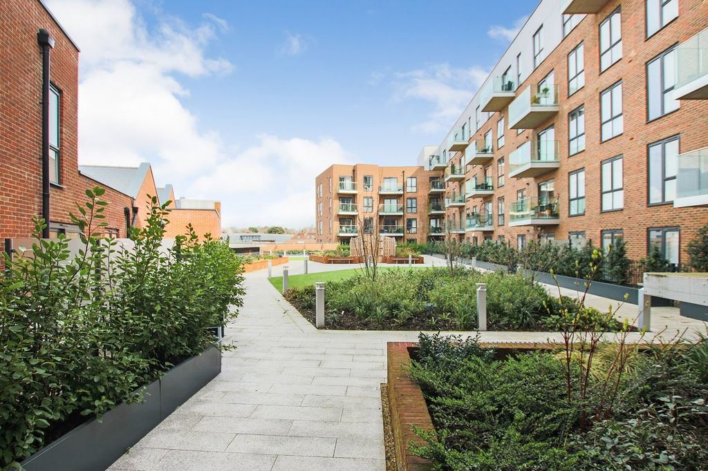 Additional image 16 of 2 bed flat for saleQueens Road, West Sussex, East Grinstead RH19