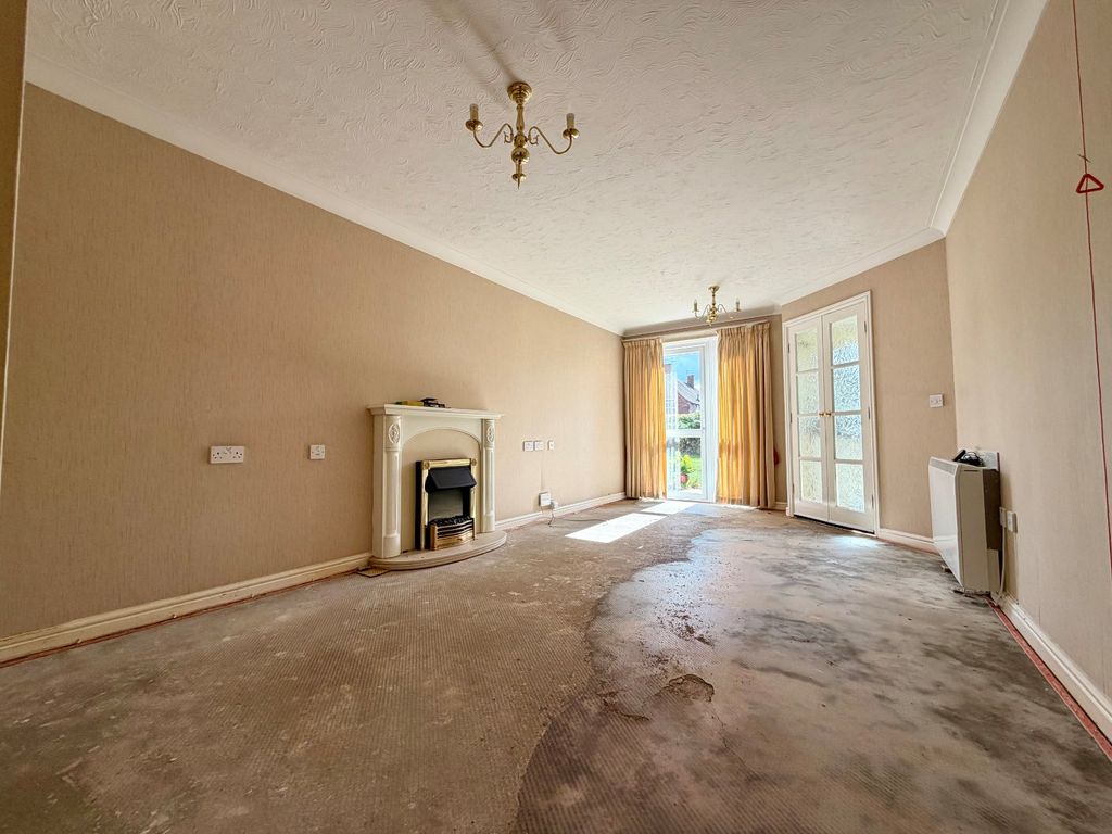 Property photo 2 of 8 Living Room