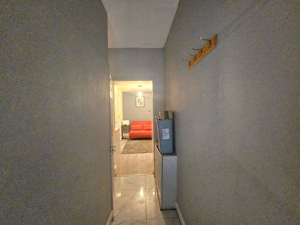 Property photo 2 of 9 Hallway.Jpg