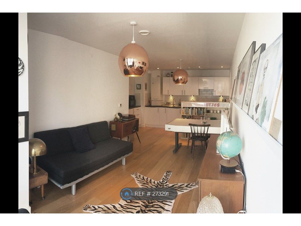 Property photo 2 of 12 Living Room / Kitchen