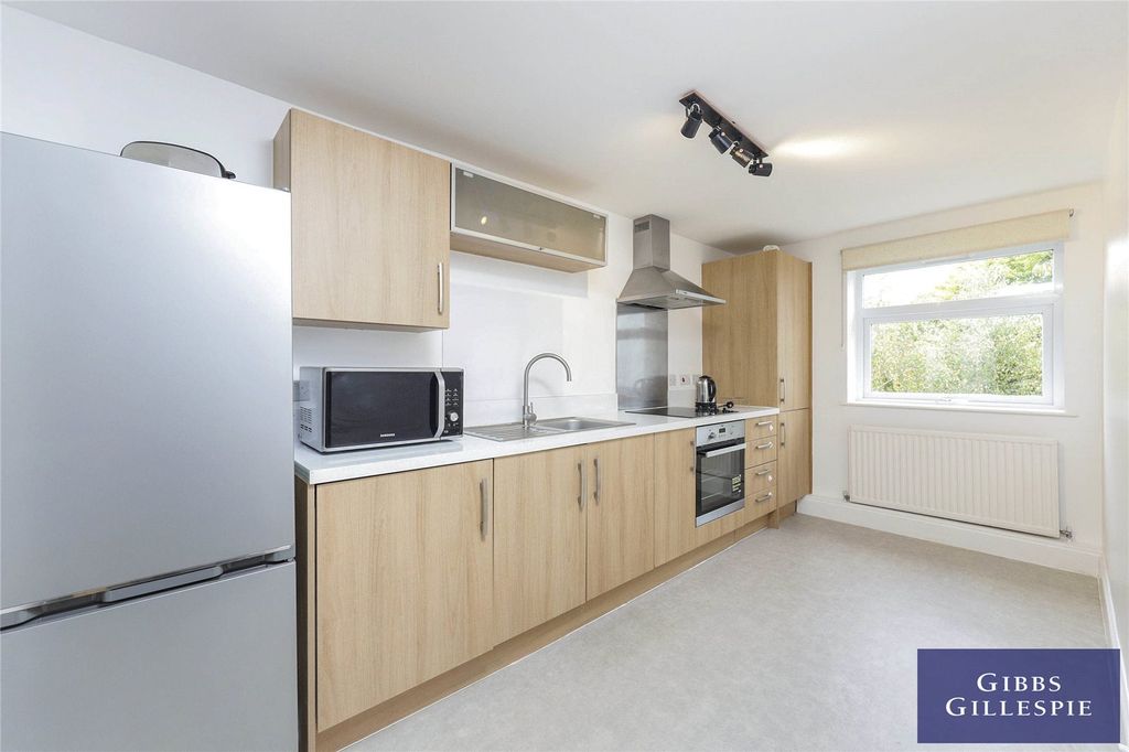 Property photo 2 of 13 Picture No. 15