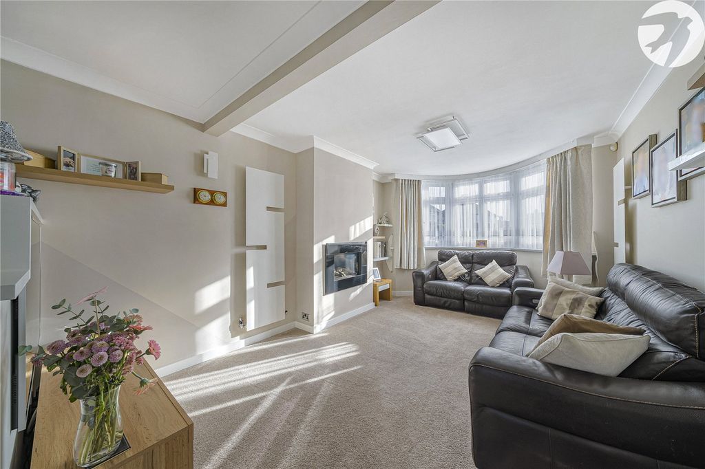 Property photo 2 of 35 Living Room