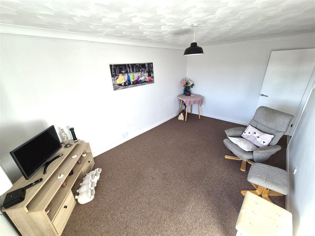 Property photo 3 of 8 8Cranlo2.Jpg