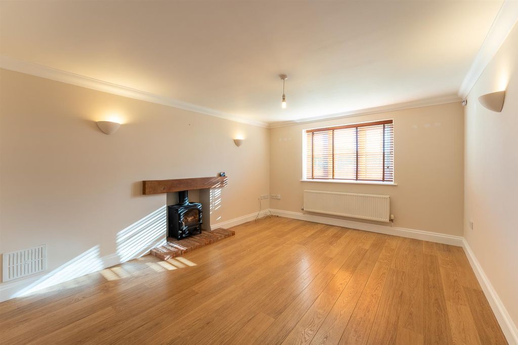 Property photo 2 of 22 Lounge