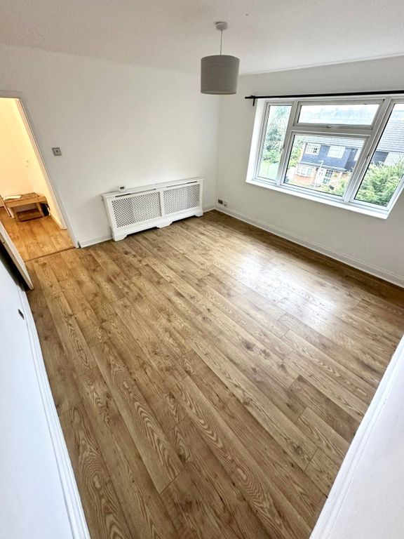 Property photo 1 of 15 A Beautiful, Top Floor Two Bedroom Flat In Cheshunt!