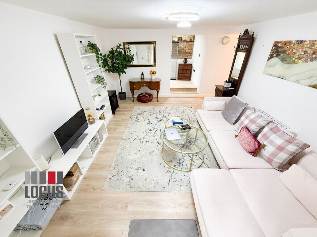Property photo 3 of 14 Photo 8