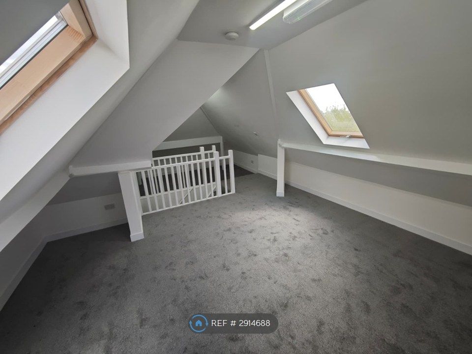 Property photo 2 of 28
