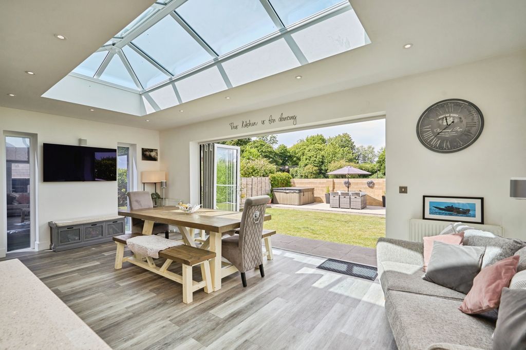 Property photo 2 of 21