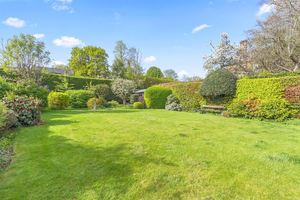 Property photo 3 of 17 Garden 2.Jpg