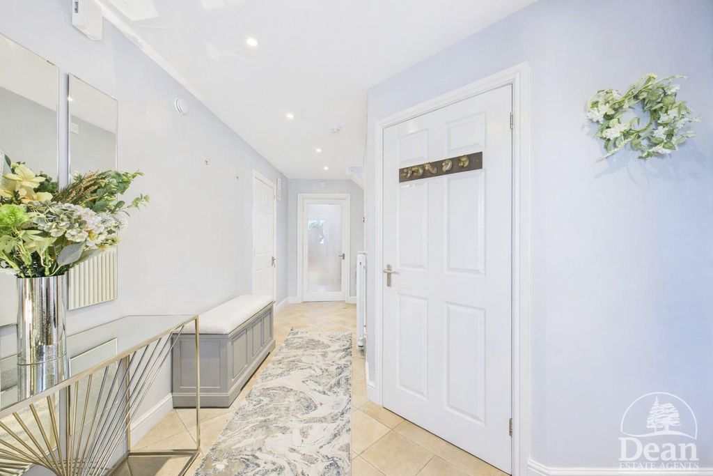 Property photo 3 of 25