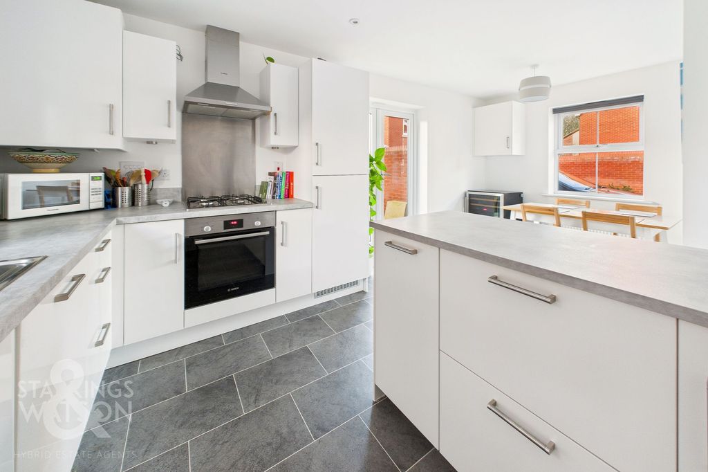 Property photo 3 of 20