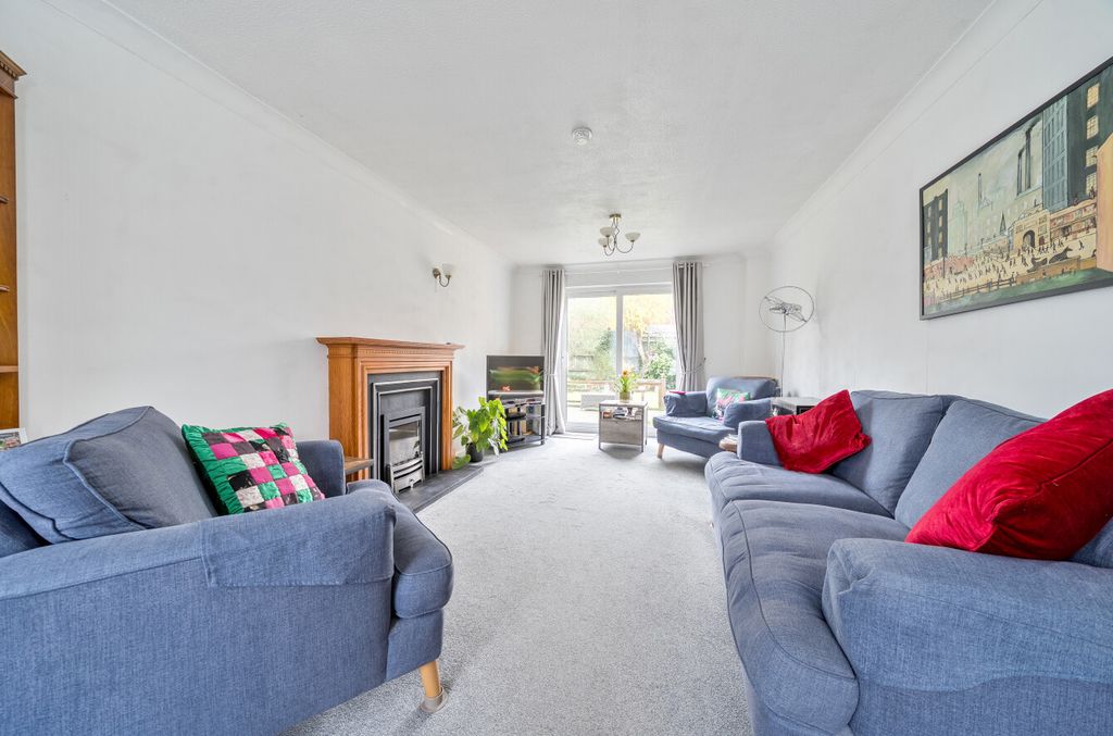 Property photo 3 of 18 1387616-16-693178...