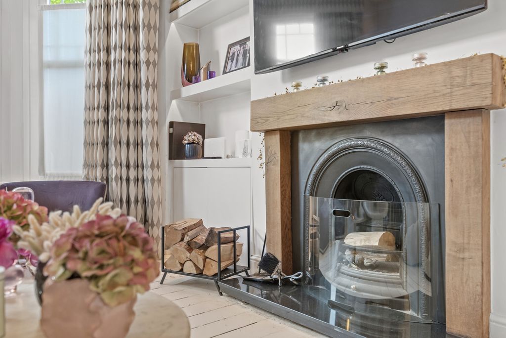 Property photo 3 of 20