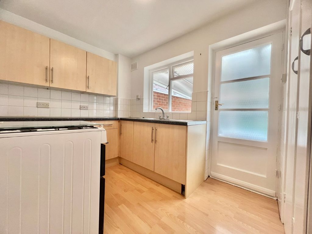 Property photo 2 of 15 Picture No. 11