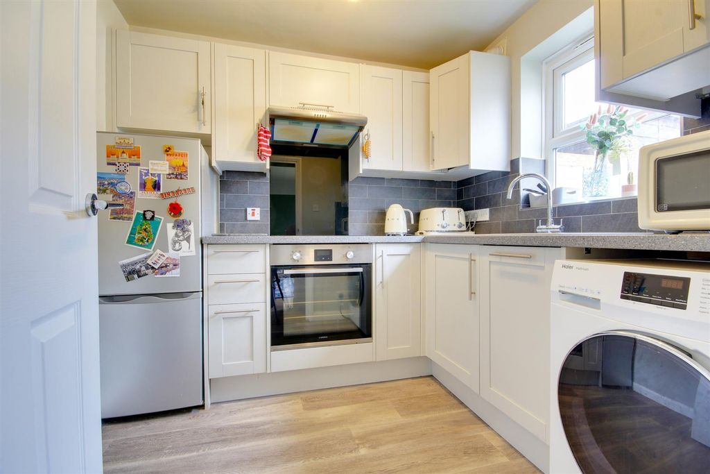 Property photo 3 of 10 Img_3975-Img_3977.Jpg