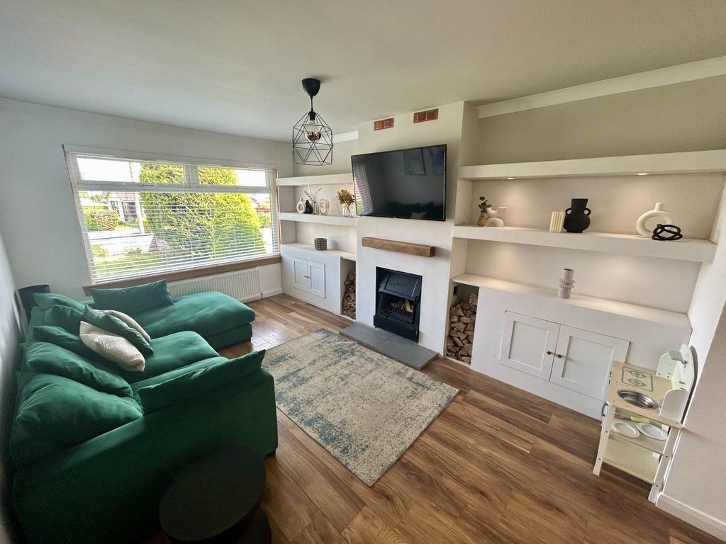 Property photo 2 of 17 Sitting Room