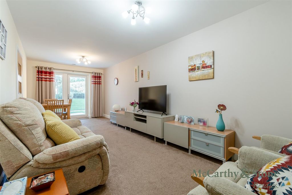Property photo 2 of 22 8703975-Interior14.Jpg