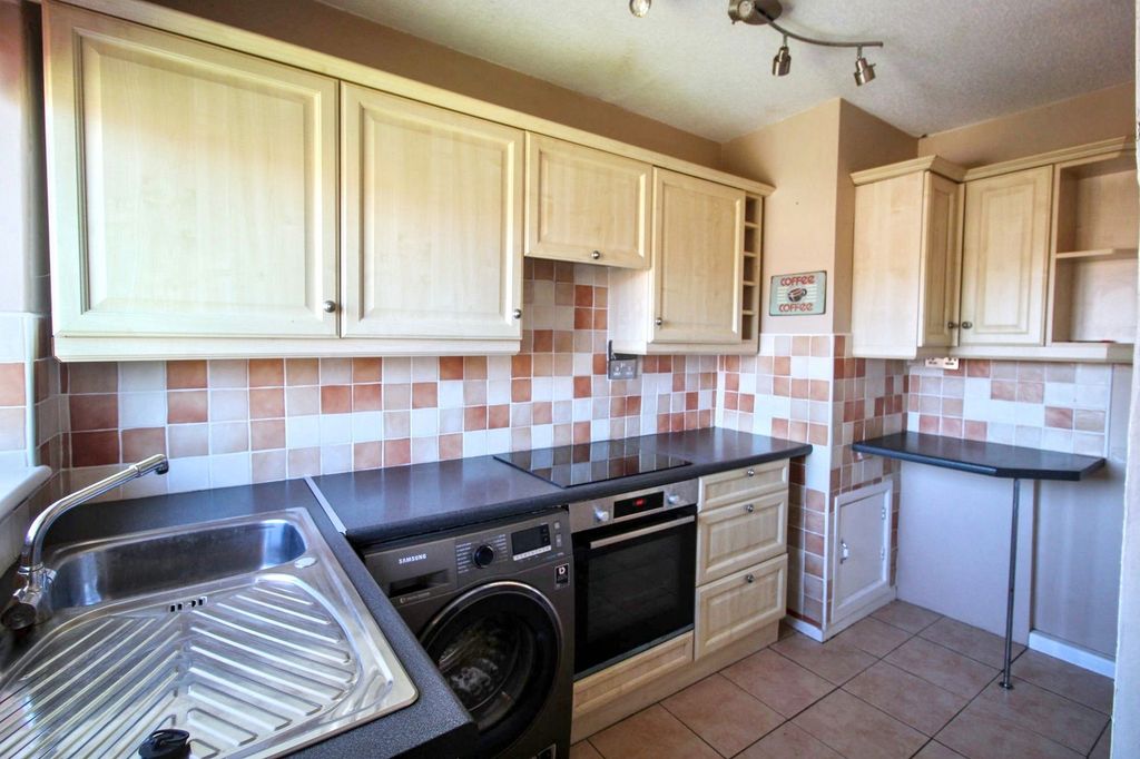 Property photo 2 of 10