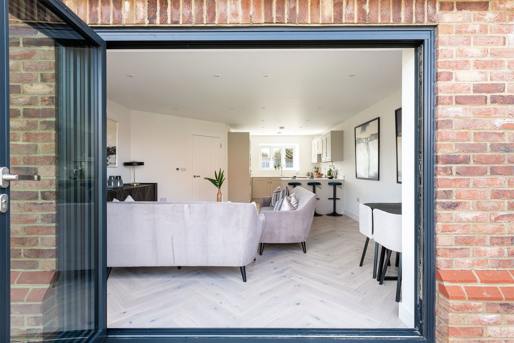 Property photo 3 of 31