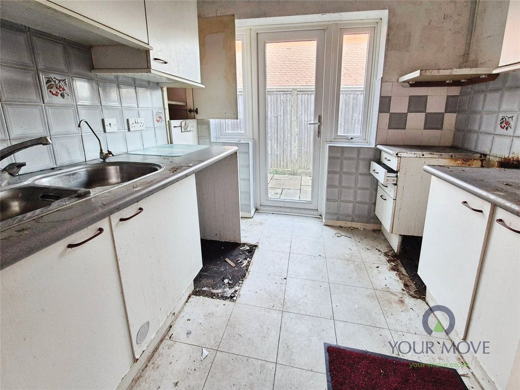 Property photo 3 of 16 Kitchen