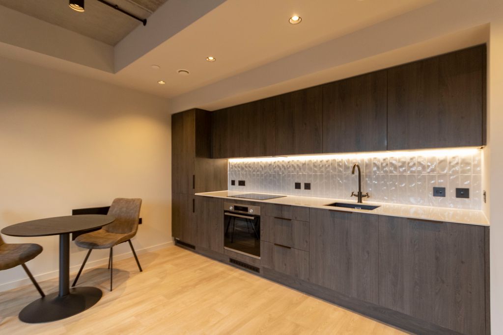 Property photo 3 of 17 Img_2053_1