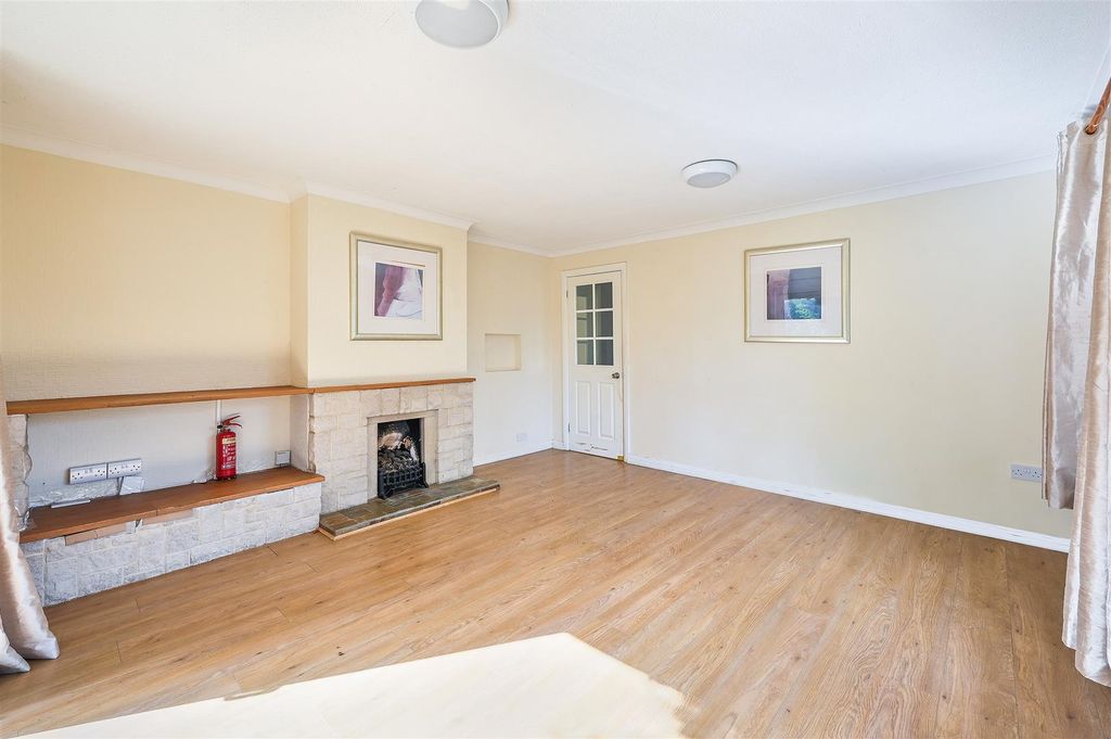 Property photo 3 of 23 Woodmansterne, 41- (2).Jpg