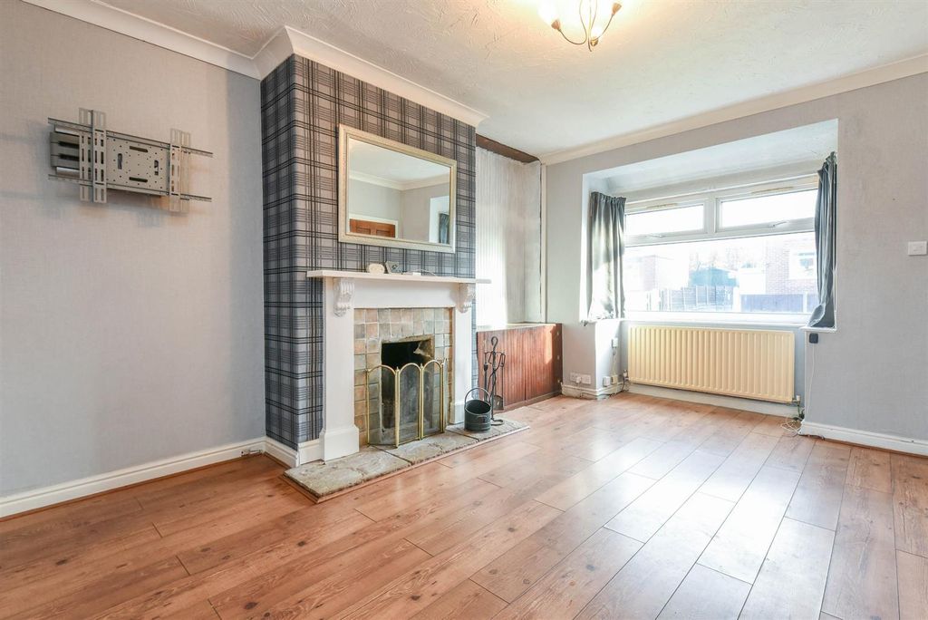 Property photo 2 of 19 Lounge