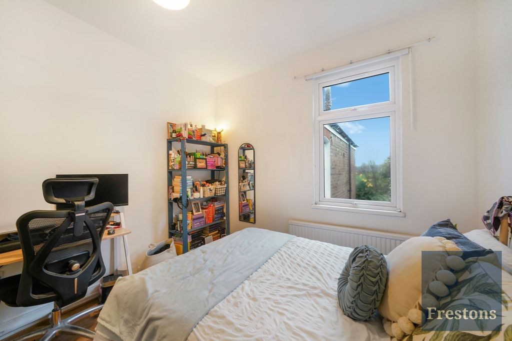 Property photo 1 of 2