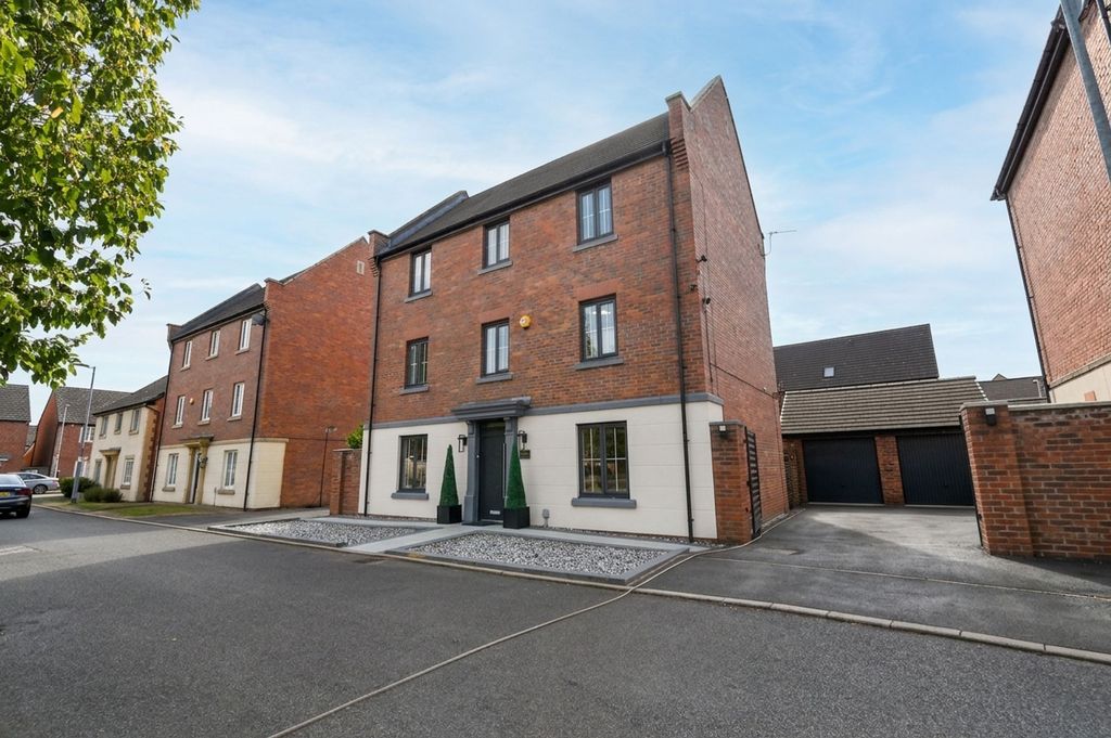 Property photo 1 of 39