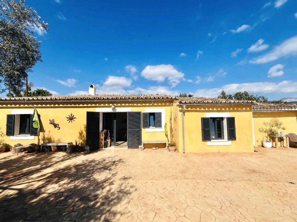 Property photo 2 of 17 82494 001 House.Jpg