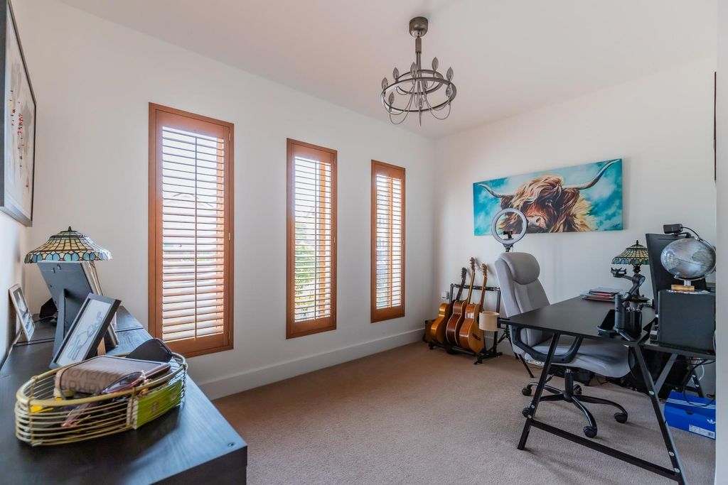 Property photo 3 of 24 6 (14 Of 36).Jpg