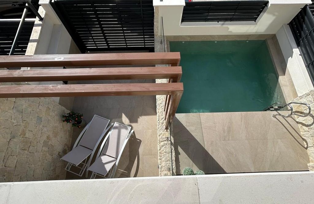 Property photo 2 of 48