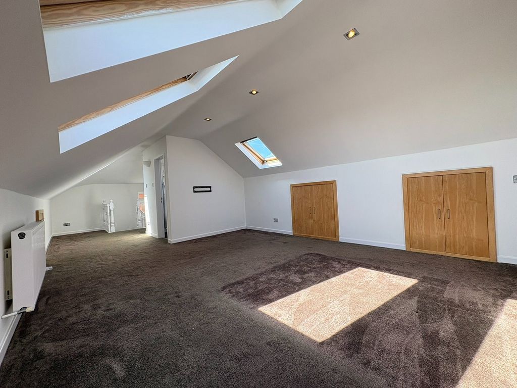 Property photo 3 of 27