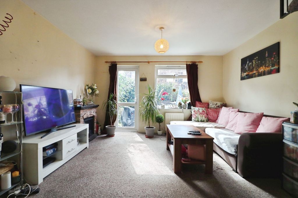 Property photo 2 of 9 Living Room